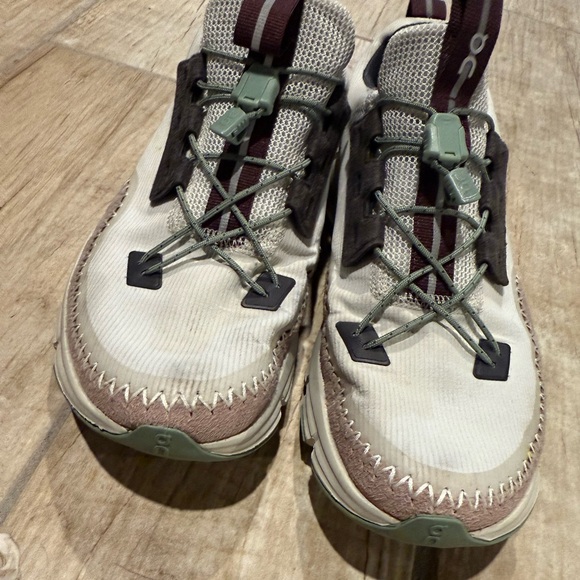 On Running Women's Shoes in Cream and Brown - Picture 9 of 12